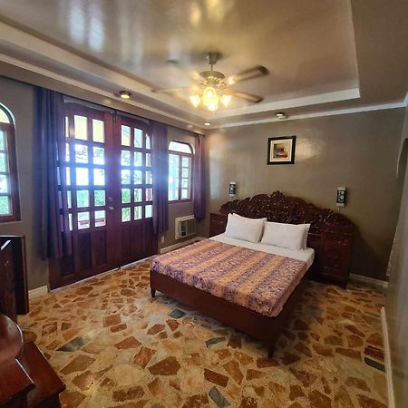Blue Crystal Beach Resort Puerto Galera Bagian luar foto