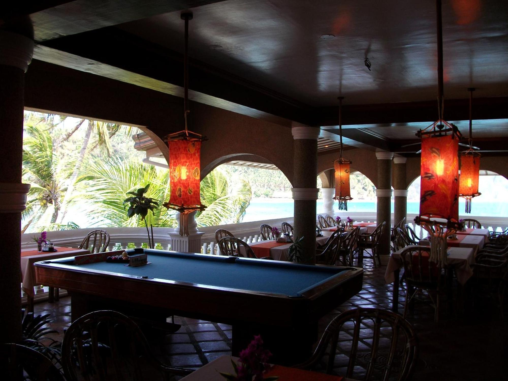 Blue Crystal Beach Resort Puerto Galera Bagian luar foto