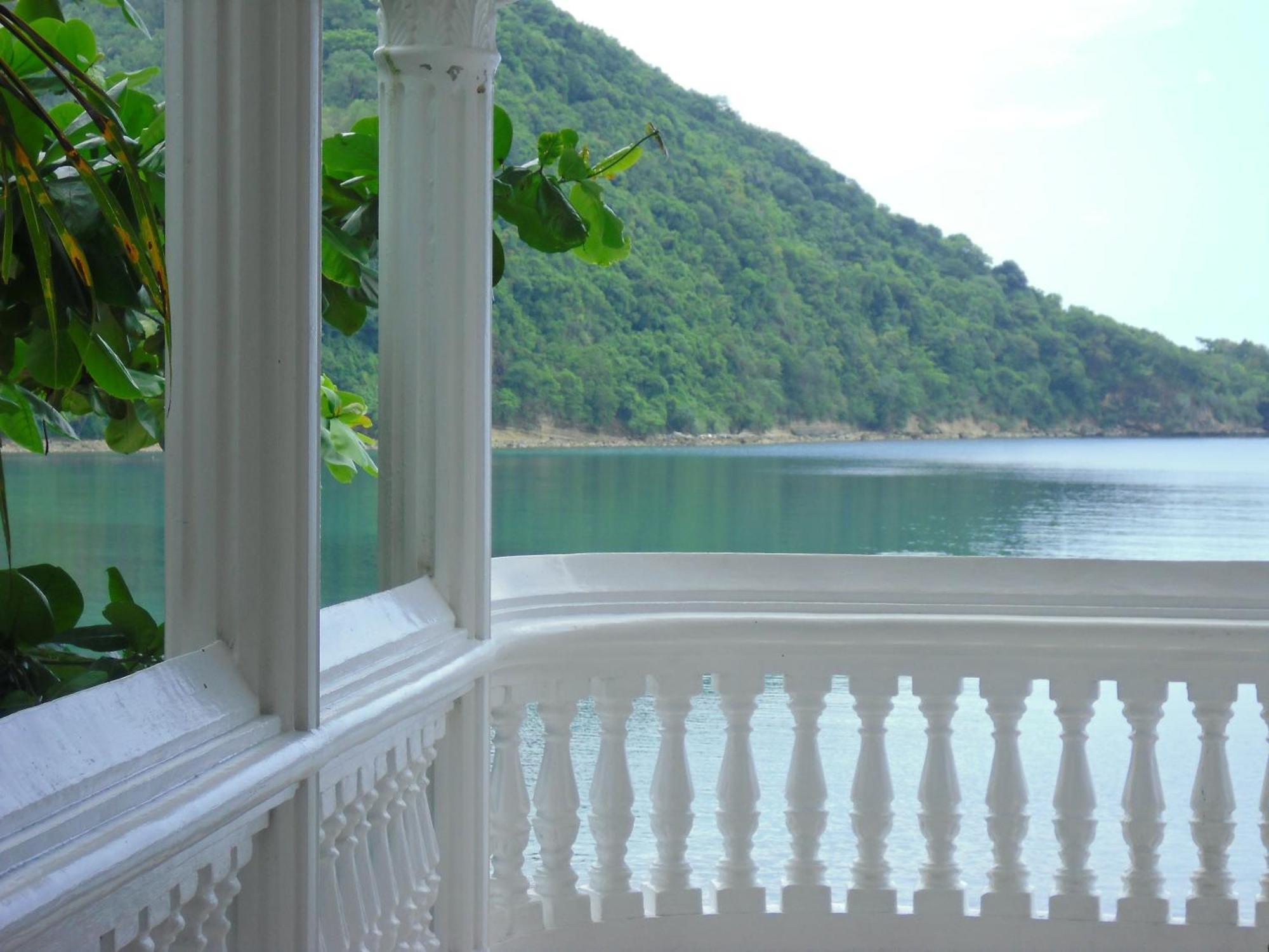Blue Crystal Beach Resort Puerto Galera Bagian luar foto