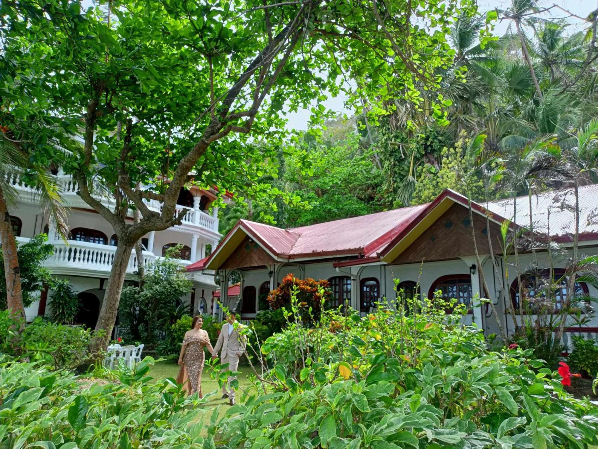 Blue Crystal Beach Resort Puerto Galera Bagian luar foto