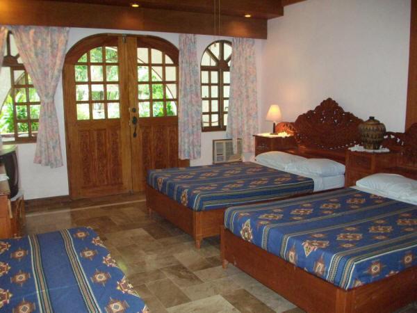 Blue Crystal Beach Resort Puerto Galera Bagian luar foto