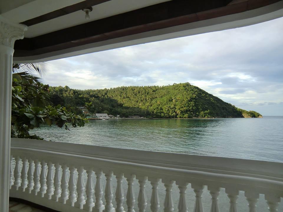 Blue Crystal Beach Resort Puerto Galera Bagian luar foto