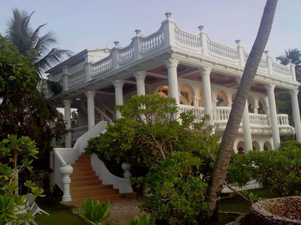 Blue Crystal Beach Resort Puerto Galera Bagian luar foto