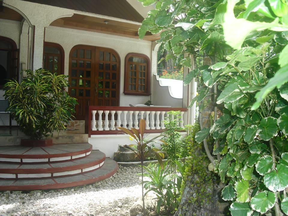 Blue Crystal Beach Resort Puerto Galera Bagian luar foto