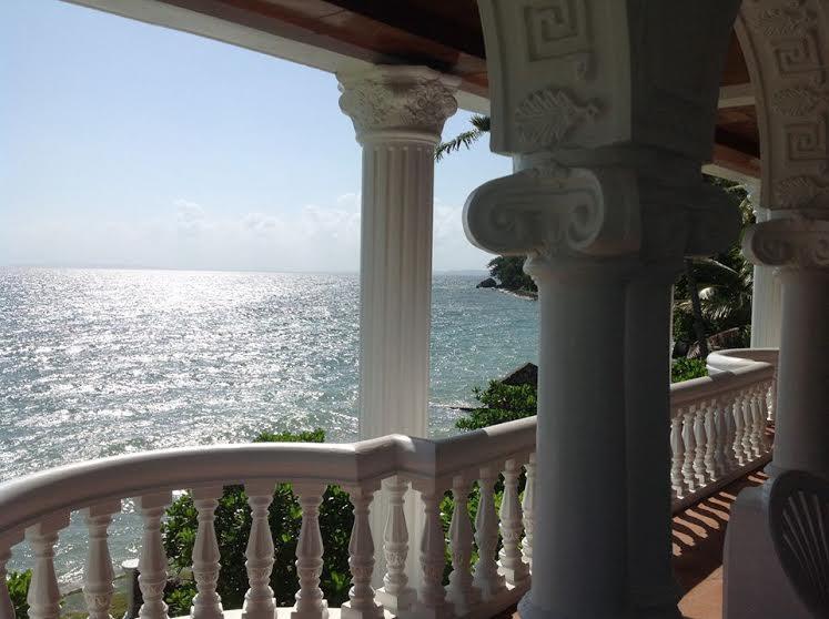Blue Crystal Beach Resort Puerto Galera Bagian luar foto
