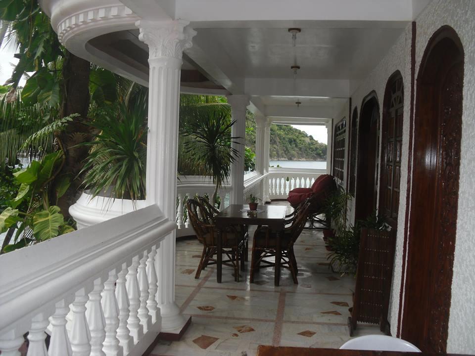 Blue Crystal Beach Resort Puerto Galera Bagian luar foto