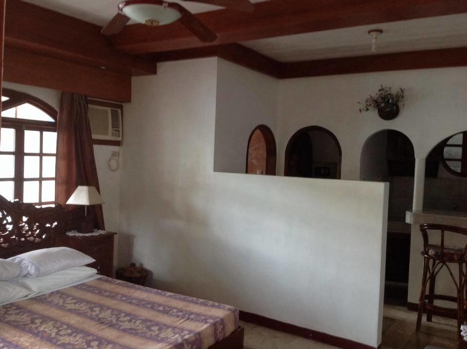Blue Crystal Beach Resort Puerto Galera Bagian luar foto