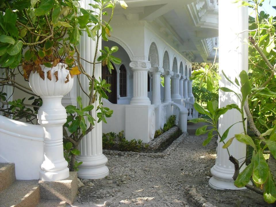 Blue Crystal Beach Resort Puerto Galera Bagian luar foto