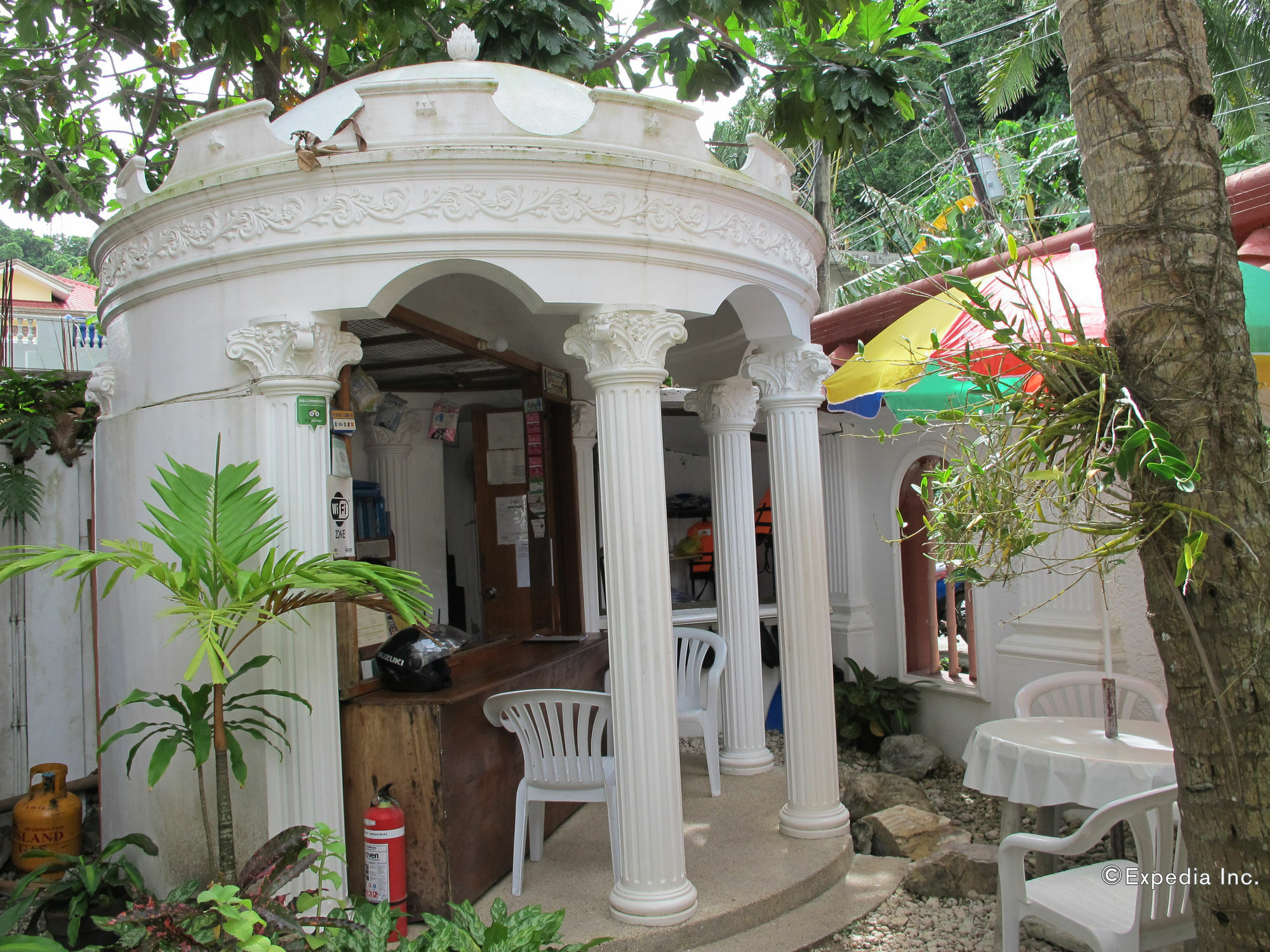 Blue Crystal Beach Resort Puerto Galera Bagian luar foto